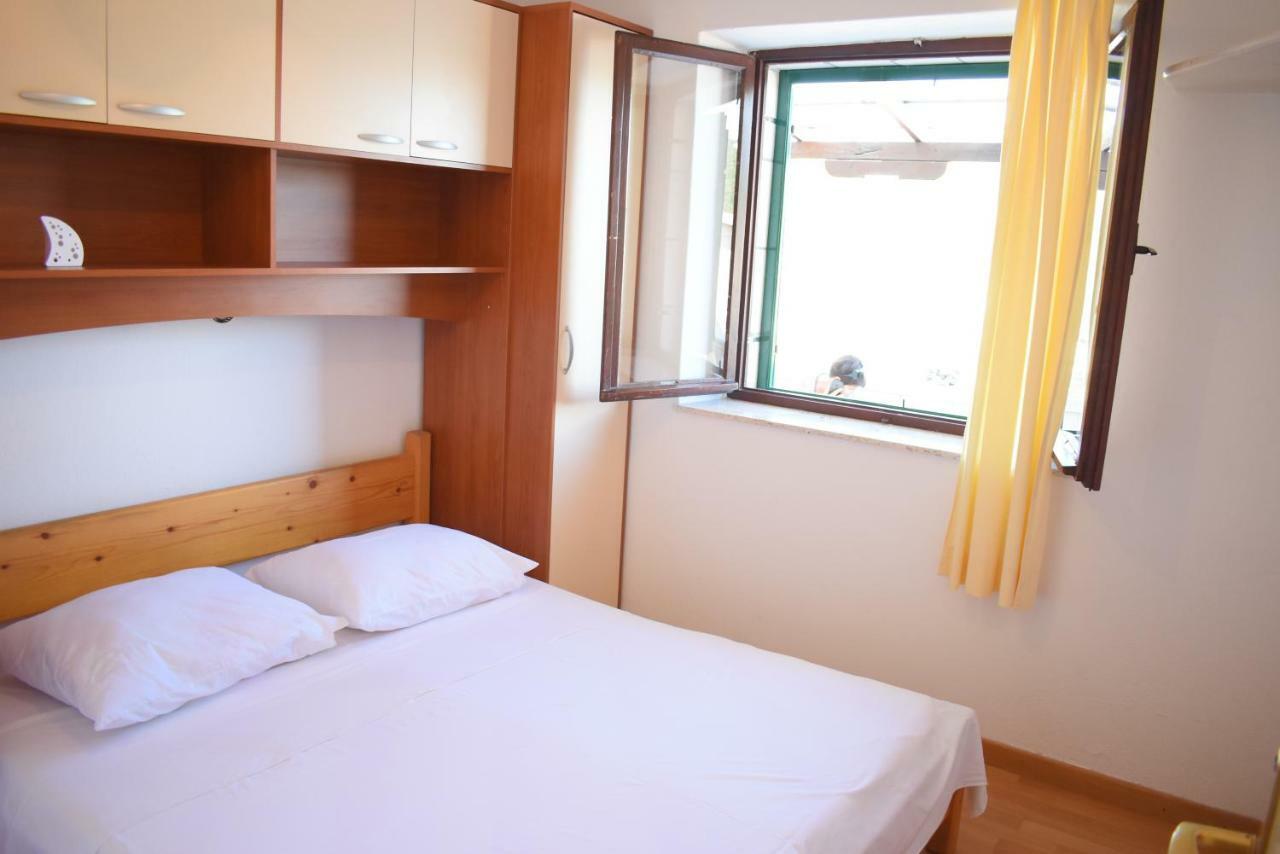 Apartment Martinic Pucisca Extérieur photo