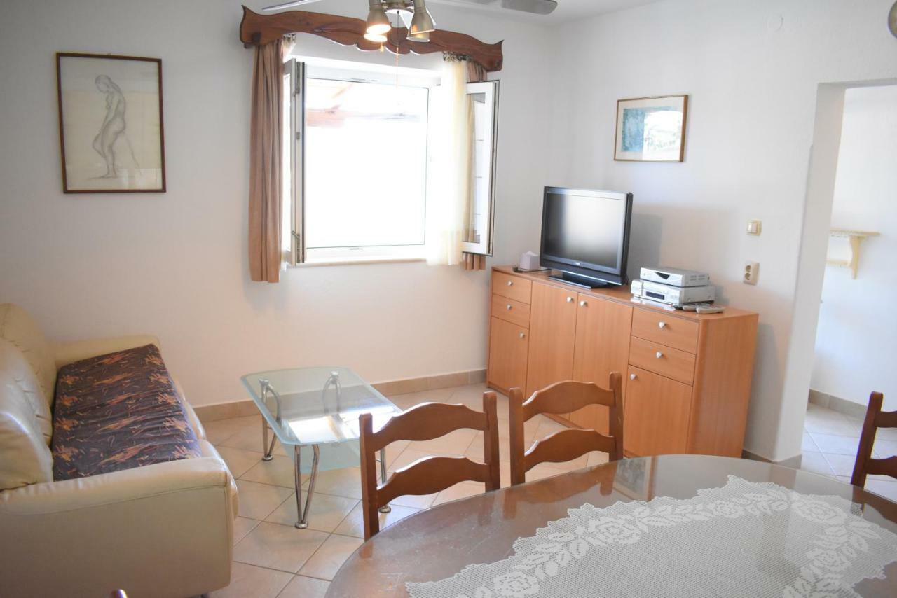 Apartment Martinic Pucisca Extérieur photo